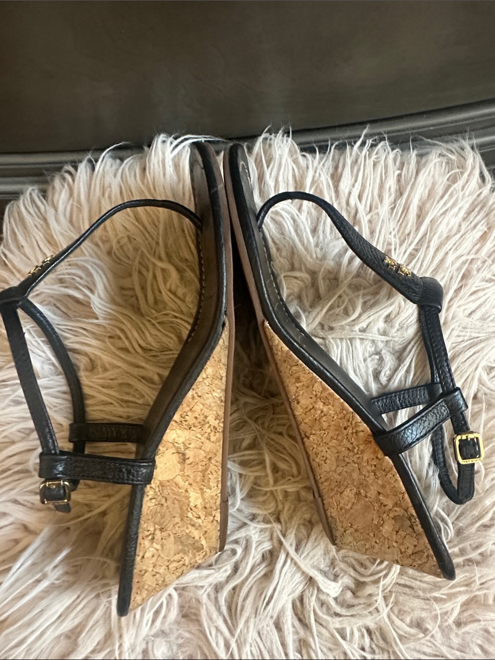 Tory Burch Black Leather T-Strap Sandals with Gold Logo - Picture 3 of 5